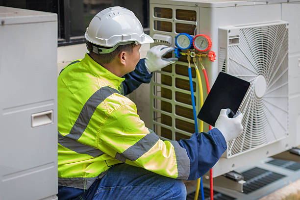 Professional Heat Pump Repair technician working in Selah, WA